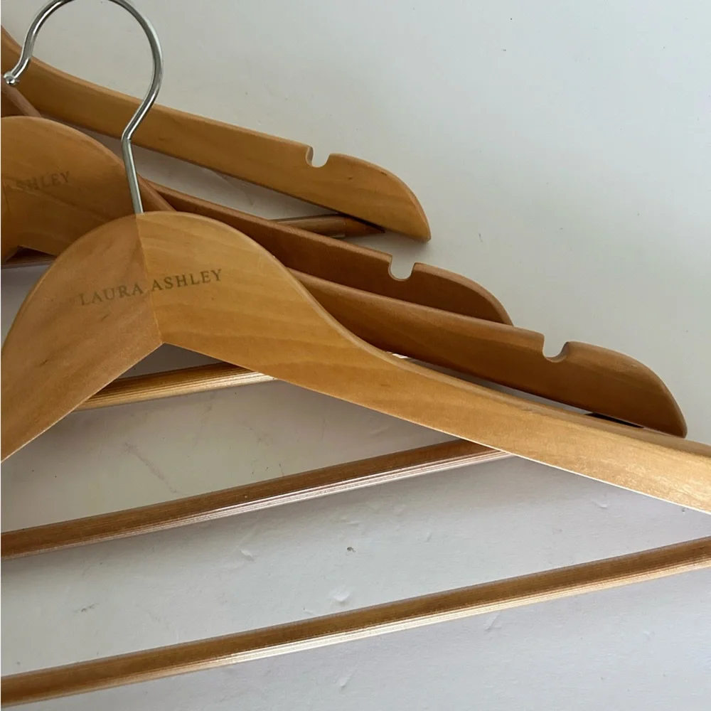 LAURA ASHLEY WOODEN HANGERS SET OF FOUR